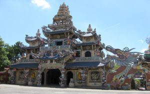 Top 8 địa điểm du lịch tâm linh nổi tiếng trong tour du lịch Đà Lạt&nbsp;