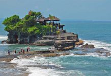 Tham quan đền Tanah Lot - Ngôi đền linh thiêng và độc đáo khi du lịch Indonesia