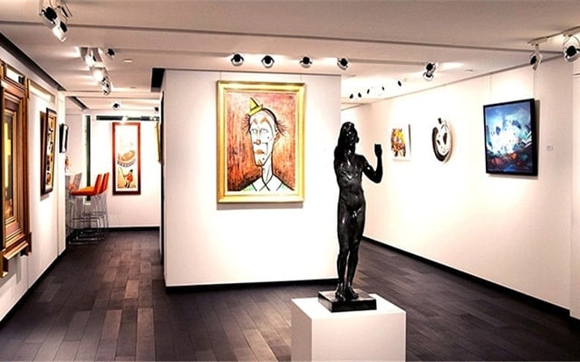 Thăm triển lãm nghệ thuật tại khu phố Soho