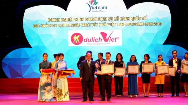 Lễ trao giải 10 doanh nghiệp kinh doanh lữ hành quốc tế đưa khách du lịch ra nước ngoài tốt nhất Việt Nam năm 2018