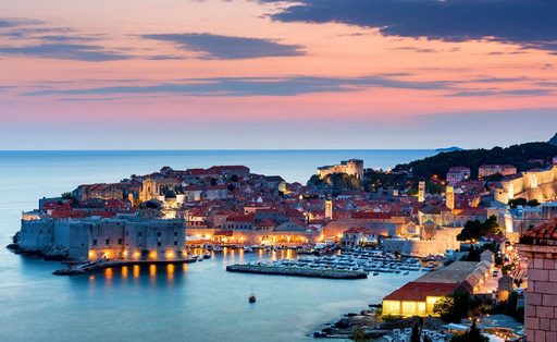Dubrovnik, Croatia cổ kính bên bờ biển