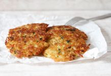 Khám phá những món ăn độc đáo khi đi du lịch Luxembourg Bánh khoai tây Gromperekichelcher truyền thống của Luxembourg