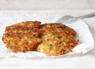 Bánh khoai tây Gromperekichelcher truyền thống của Luxembourg