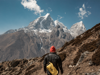 Đỉnh Everest hùng vĩ từ Tây Tạng