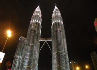 Tháp đôi Petronas ở Kuala Lumpur, Malaysia