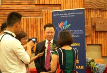 Ông Trần Văn Long trả lời báo chí sau khi nhận giải Top 10 Công ty lữ hành đưa khách du lịch nước ngoài tốt nhất