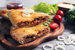 Bánh Calzone món ăn truyền thống ở Ý