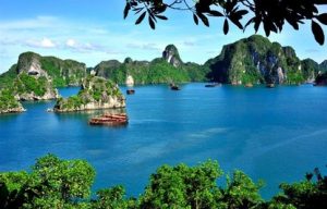 Vịnh Bái Tử Long với những hòn đảo đá vôi hùng vĩ