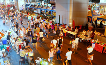 Chợ đêm Silom ở Thái Lan