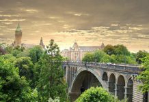 Cầu vòm hai tầng Adolphe tại thành phố Luxembourg