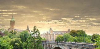 Cầu vòm hai tầng Adolphe tại thành phố Luxembourg