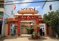 Ngôi chùa Đất Sét với các bức tượng làm từ đất sét