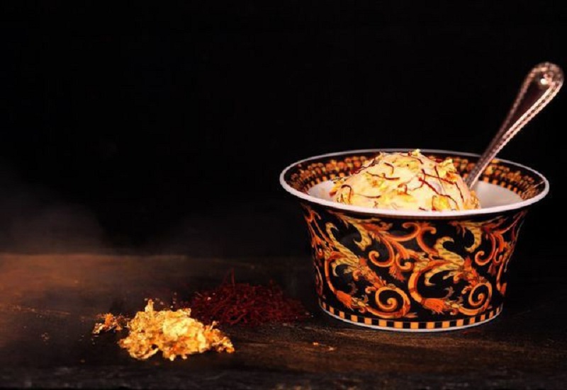 Kem phủ vàng kim cương đen là món ăn đắt đỏ tại Dubai