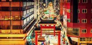 Phố Temple Hồng Kông với khung cảnh cổ kính nhưng nhộn nhịp