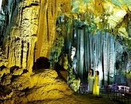 Vẻ đẹp bên trong động Tam Cung khi đi du lịch Vịnh Hạ Long