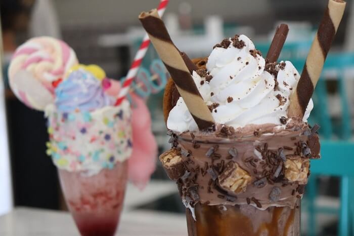 Kem ly Popping Cerral Monster Shake được trang trí tỉ mỉ