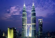 Tháp đôi Petronas - điểm du lịch Châu Á nổi tiếng có 1-0-2