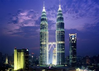 Tháp đôi Petronas - điểm du lịch Châu Á nổi tiếng có 1-0-2