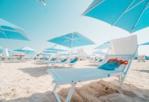 Bãi biển Umm Suqeim với tầm nhìn ra Burj Al Arab