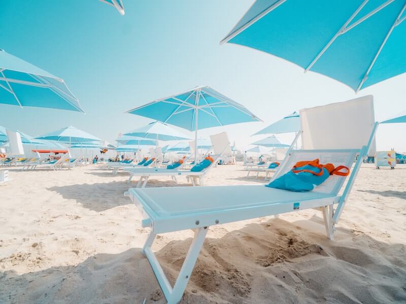 Bãi biển Umm Suqeim với tầm nhìn ra Burj Al Arab