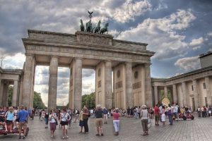 Phong cảnh thành phố Hamburg với những tòa nhà cổ kính và kênh đào