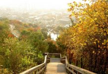 Núi Naksan hiện nay đã trở thành một địa điểm nổi tiếng thu hút du khách