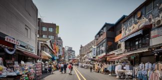Con phố Hongdae Hàn Quốc