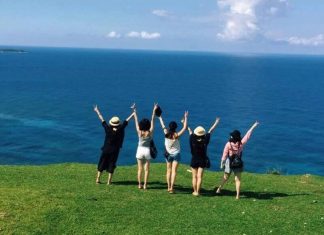 Đi du lịch Indonesia bụi có cần visa không? Du khách Việt Nam đang làm thủ tục nhập cảnh vào Indonesia