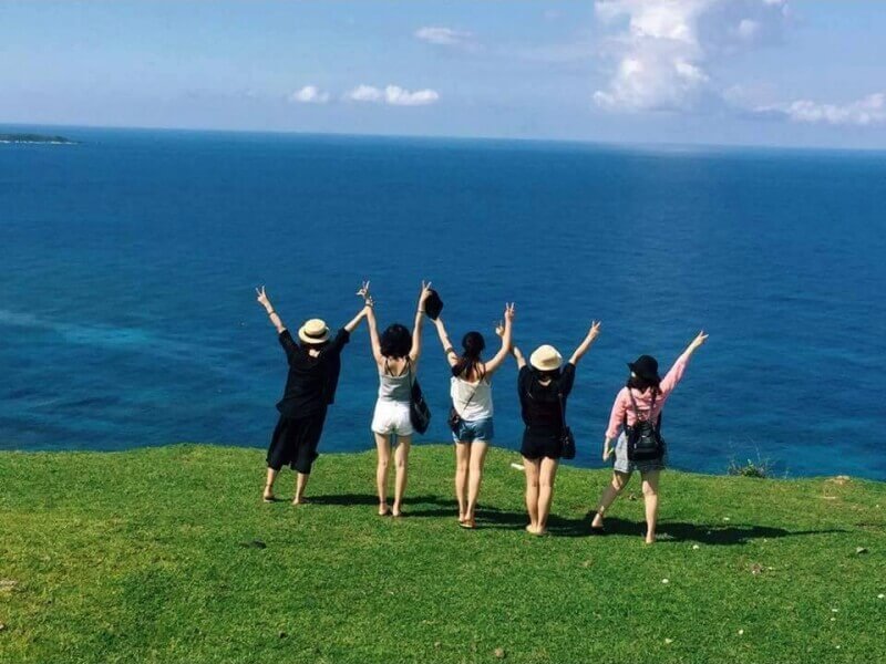 Du khách Việt Nam đang làm thủ tục nhập cảnh vào Indonesia