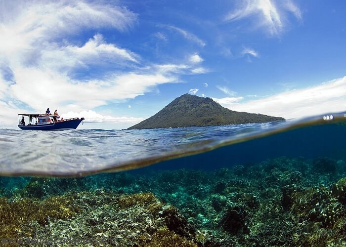 Hòn đảo Bunaken nằm ở phía bắc quần đảo Sulawesi, Indonesia