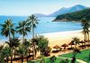 Du lịch Nha Trang lang thang thiên đường nơi hạ giới Toàn cảnh thành phố biển Nha Trang nhìn từ trên cao, với bãi biển dài và những tòa nhà hiện đại