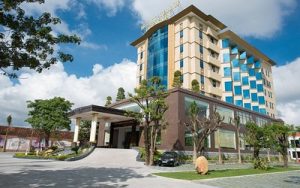 Bạn nên đặt trước phòng khách sạn vừa để có được giá tốt vừa tránh cháy phòng