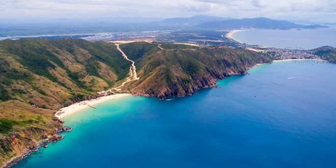 Toàn cảnh Kỳ Co - Eo Gió từ trên cao