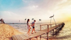 Vẻ đẹp cổ kính của làng chài Hàm Ninh