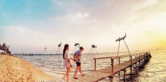 Vẻ đẹp cổ kính của làng chài Hàm Ninh