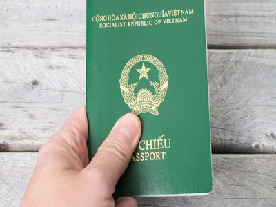Hộ chiếu và phải đảm bảo còn hiệu lực