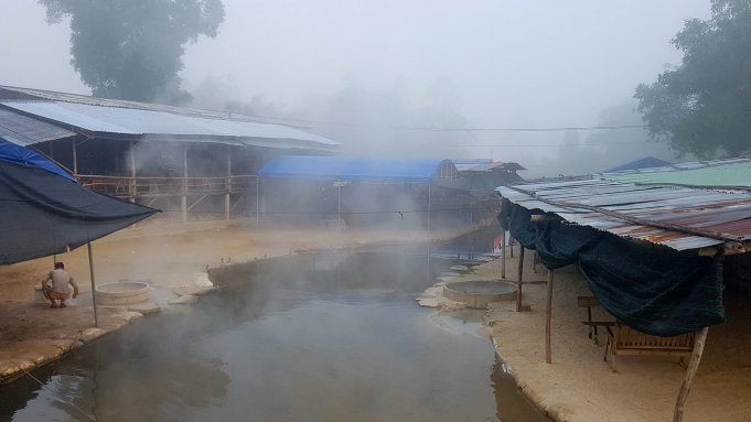 Thư giãn với suối nước nóng Hội Vân