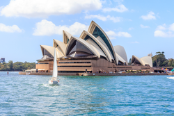 Thành phố Sydney với cầu cảng và nhà hát Opera